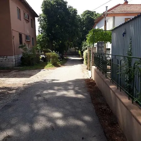 Danijela 2+1 *